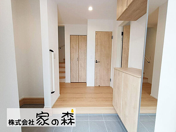 玄関を拡大表示