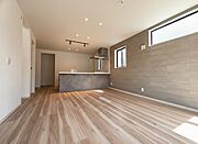 17.2帖のLDKは南側に大きな窓を配置しました。暖かい光がリビングに射し込みます！※CG画像処理済