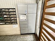 付設の宅配BOXは大型荷物も預かれるタイプ