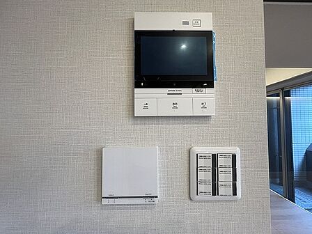 室内の電器スイッチをひとまとめ スタイリッシュなデザインもポイントです♪