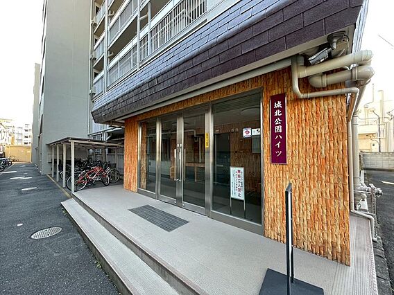 建物東側エント...