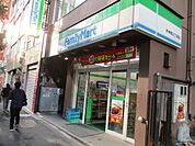 コンビニエンスストアファミリーマート外神田三丁目店まで284ｍ