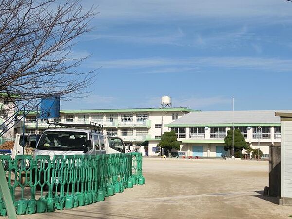 画像14:上津役小学校(320m)