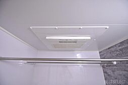 [風呂] 浴室乾燥機が湿気やカビを抑えて掃除の負担も軽減。