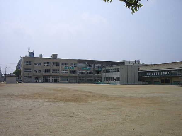 画像18:吉田方小学校まで、徒歩約８分