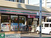 セブンイレブン 徒歩11分。コンビニ 830m