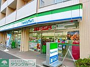 ファミリーマート 南大泉二丁目店 徒歩9分。コンビニ 650m