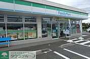 ファミリーマート南大泉五丁目店 徒歩12分。コンビニ 930m