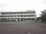 府中市立住吉小学校 徒歩5分。小学校 400m
