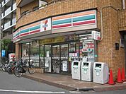 セブンイレブン和泉店 徒歩2分。 110m