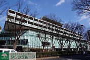 表参道ヒルズ 徒歩14分。ショッピングセンター 1060m