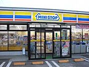 ミニストップ神宮前2丁目店 徒歩4分。コンビニ 300m