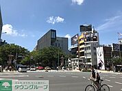 表参道ヒルズ 徒歩11分。ショッピングセンター 880m