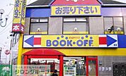 ブックオフ 徒歩9分。その他小売店 700m