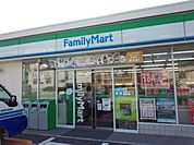 ファミリーマート上馬交差点前店 132m