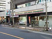 セブンイレブン港区南青山7丁目店 158m