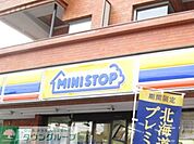 ミニストップ 徒歩5分。コンビニ 390m
