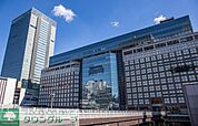 新宿タカシマヤ 徒歩13分。 1030m