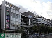 ライフ落合南長崎駅前店 徒歩9分。スーパー 710m