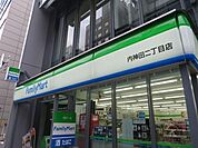 ファミリーマート 166m