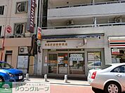 日暮里駅前郵便局 徒歩8分。郵便局 590m
