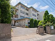 千葉市立松ケ丘中学校 83m