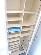 ブーツも入るクローゼットです
