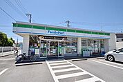 ファミリーマート 700m
