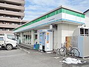ファミリーマート武蔵境駅北口店 210m