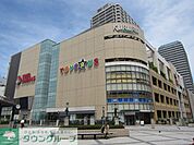 くるる 徒歩4分。ショッピングセンター 250m