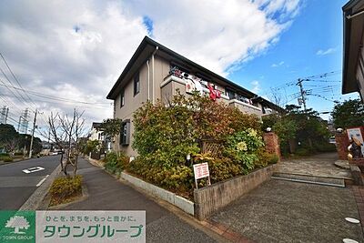 外観：緑に囲まれ閑静な住宅街