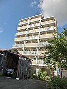 オートロックエントランスの綺麗なマンション。