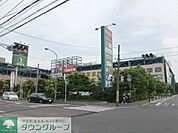 SHOPS 894m