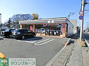 セブンイレブン 徒歩7分。 550m