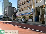 ローソンストア100文京千石四丁目店 296m