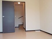 2階のお部屋へ続く階段