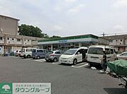 ファミリーマート 徒歩18分。コンビニ 1380m