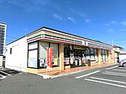 セブンイレブン 徒歩13分。コンビニ 970m