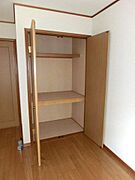 収納は間口あり便利です