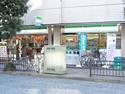 ファミリーマート 130m