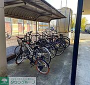屋根付き駐輪場完備