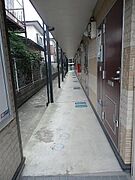 室内へのアプローチ