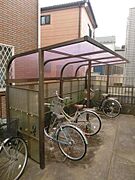 敷地内の屋根付き駐輪場