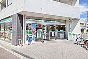 ファミリーマート 740m