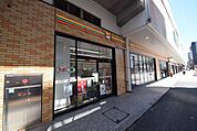 セブンイレブン草加VARIE店 徒歩2分。 90m