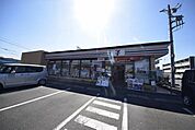 セブンイレブン草加新里下町店 徒歩7分。 530m