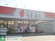ドラッグストアセキ上小町店 徒歩7分。ドラックストア 550m