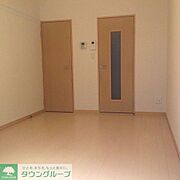 備品は部屋毎に異なります。1Ｆのみフローリング