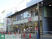 ユニクロ 徒歩22分。その他小売店 1760m