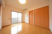 ★洋室6．8帖ほど★